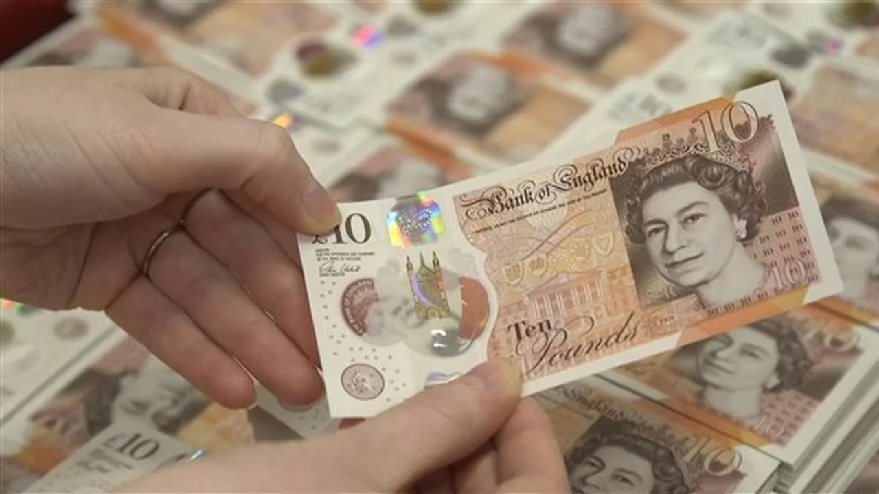 تحديثات الصرف.. مسار سعر الجنيه الإسترليني أمام العملة المصرية بتعاملات الجمعة 13 فبراير